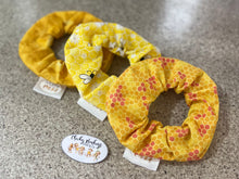 Load image into Gallery viewer, Honey Bee Scrunchie Set
