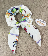 Load image into Gallery viewer, Bluey - White - Bow Scrunchie
