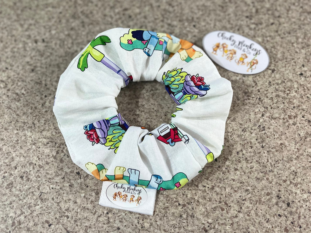 Bluey - White Garden- Scrunchie