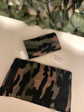 Load image into Gallery viewer, Army Print Seat Belt Cover
