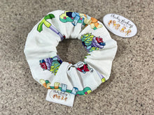 Load image into Gallery viewer, Bluey - White Garden- Scrunchie
